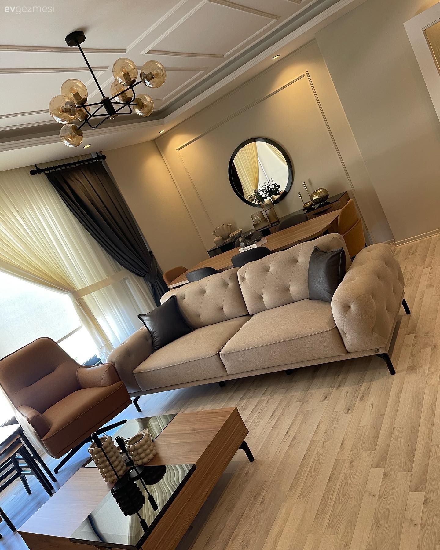 Bu Mersin Evinde Siyah Mutfak Diğer Alanlardan Bir Adım Önde!