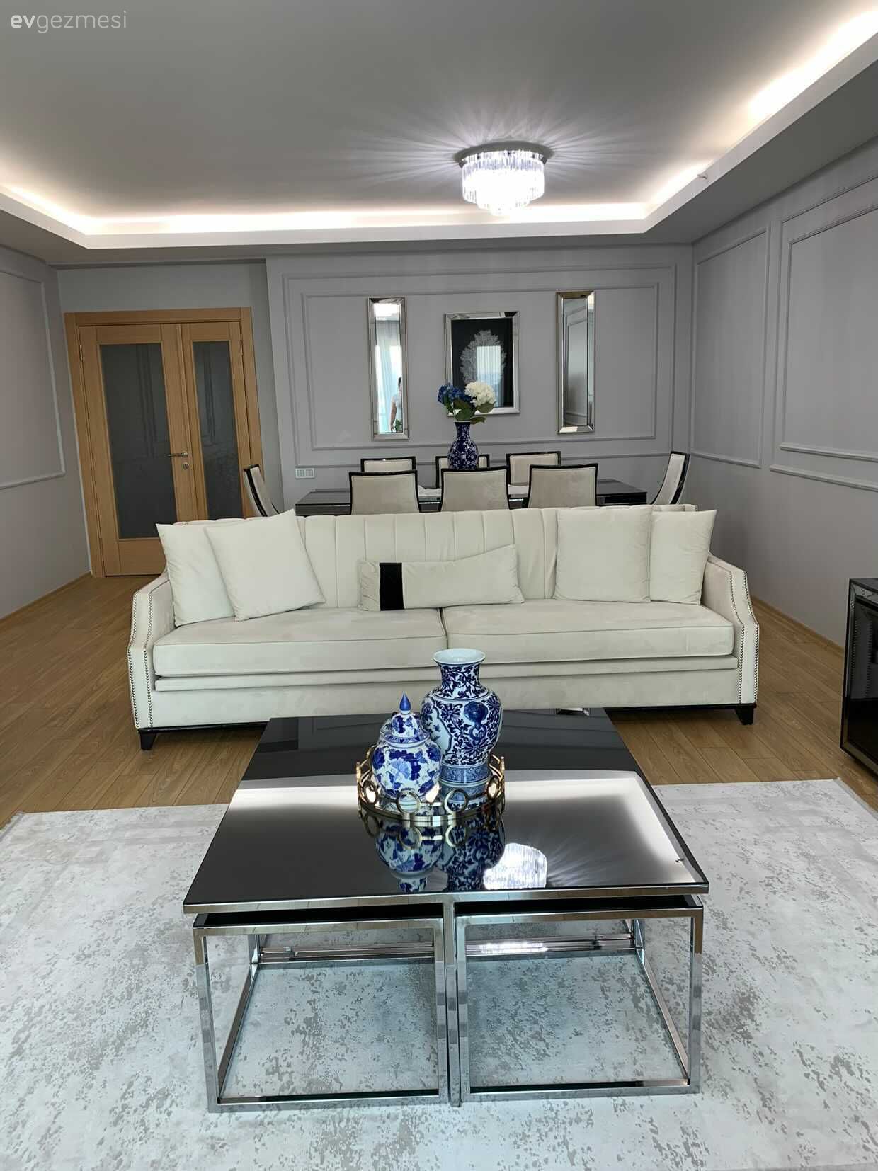 Led aydınlatma, Aydınlatma, Beyaz, Gri, Siyah, Koltuk takımı, Orta sehpa, Sehpa, Vazo, Ev Aksesuar, Dekoratif Objeler, Ayna, Duvar çıtalama, Sandalye, Yemek masası, Halı, Salon halısı, Avize