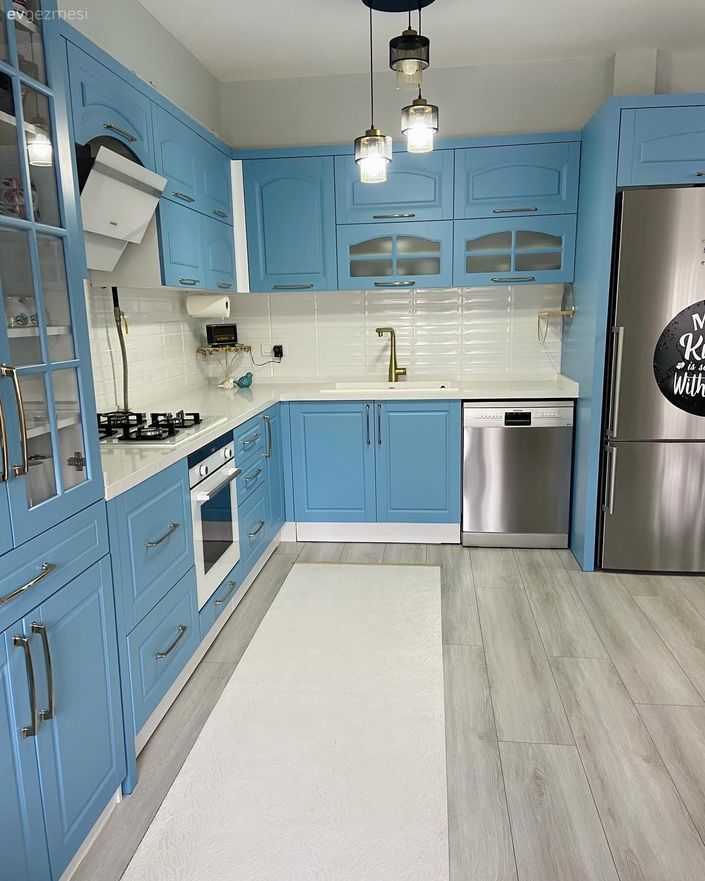 Öncesi&Sonrası: Mavi Renge Merhaba Diyen Bir Mutfak
