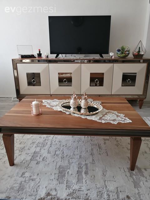 Ev Gezmesi: Şık ve Keyifli Bir Salon Dekoru