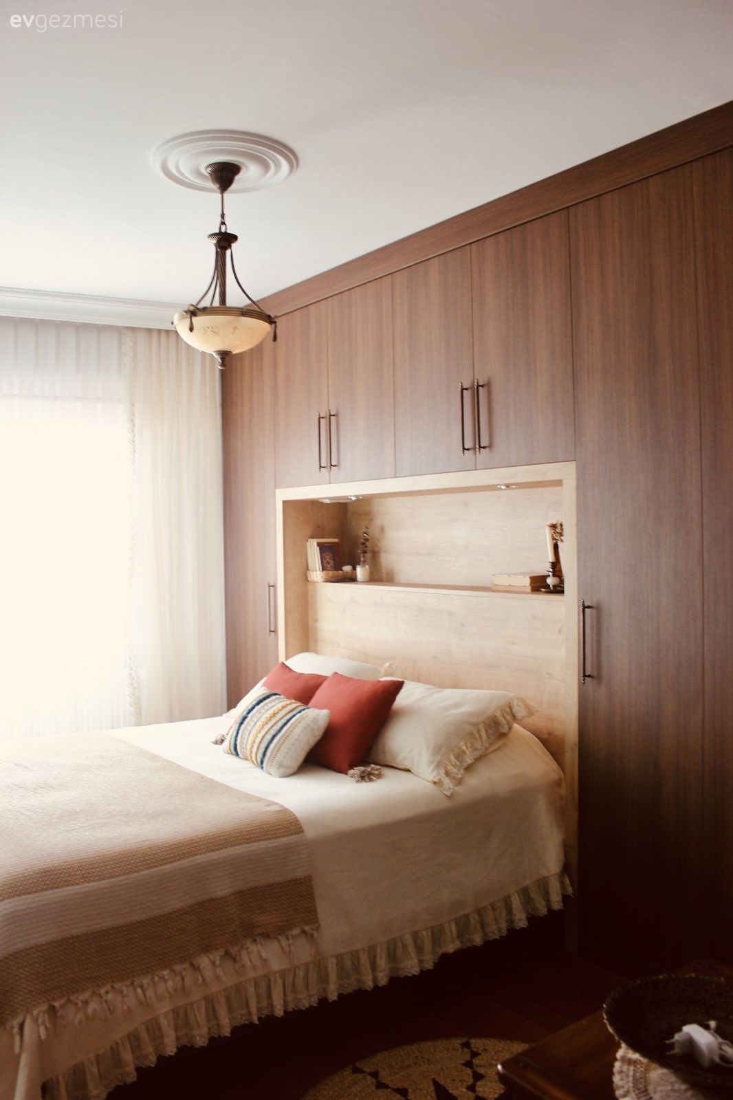 Yatak Odası, Kahverengi, Krem, Bej, Yatak başlığı, Beyaz, Yatak odası avizesi