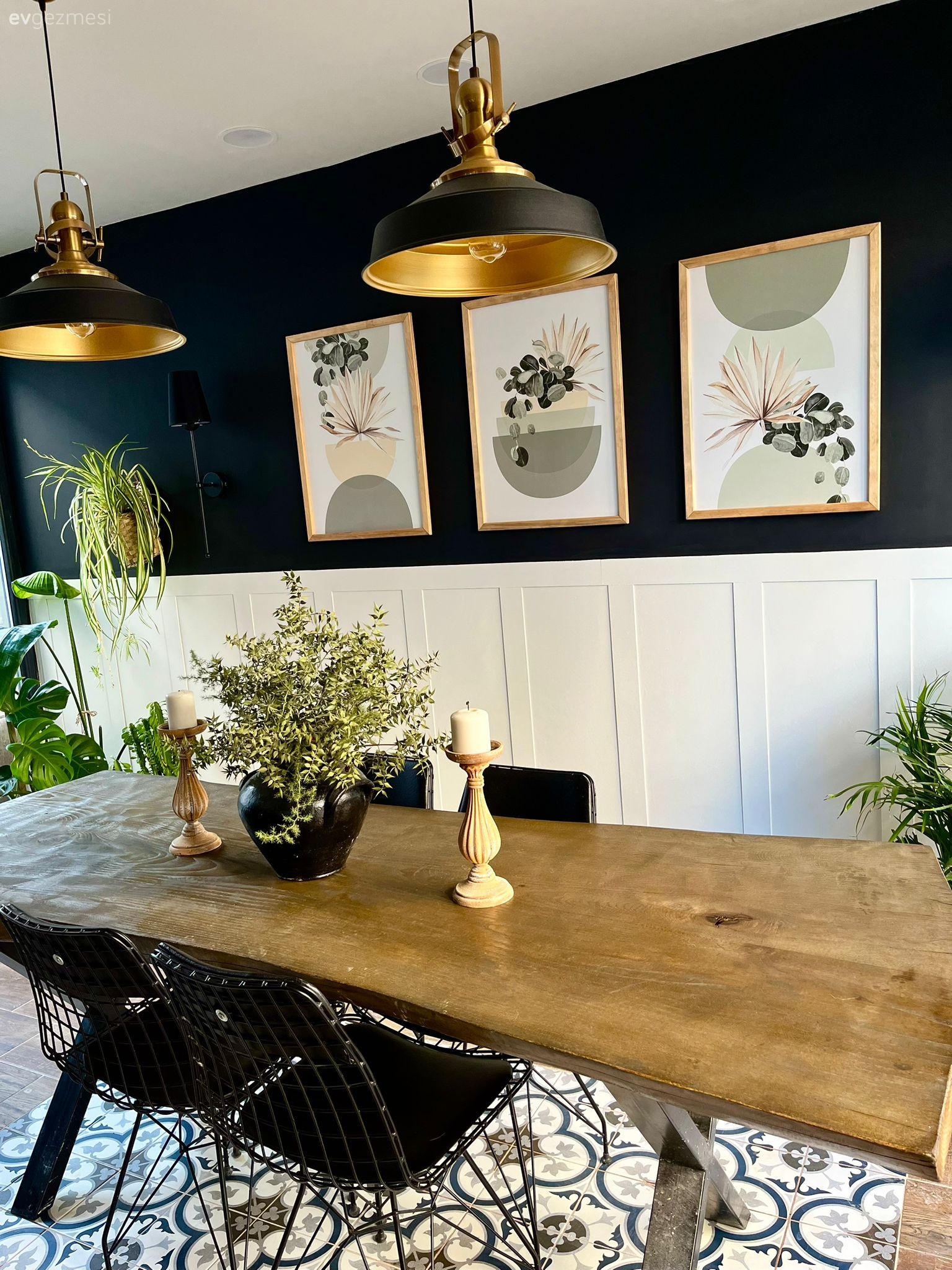 Bu Üç Katlı Evi Mimarlar Yarım Bırakınca İş Ev Sahibine Kalmış!