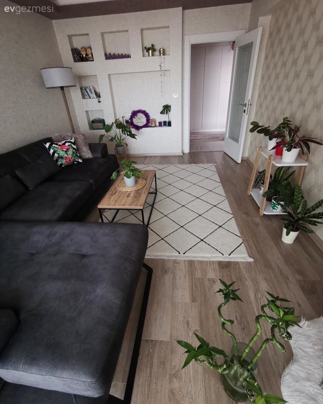 Bu Natürel Dekorda Bitkiler Mekanın Asıl Sahibi!