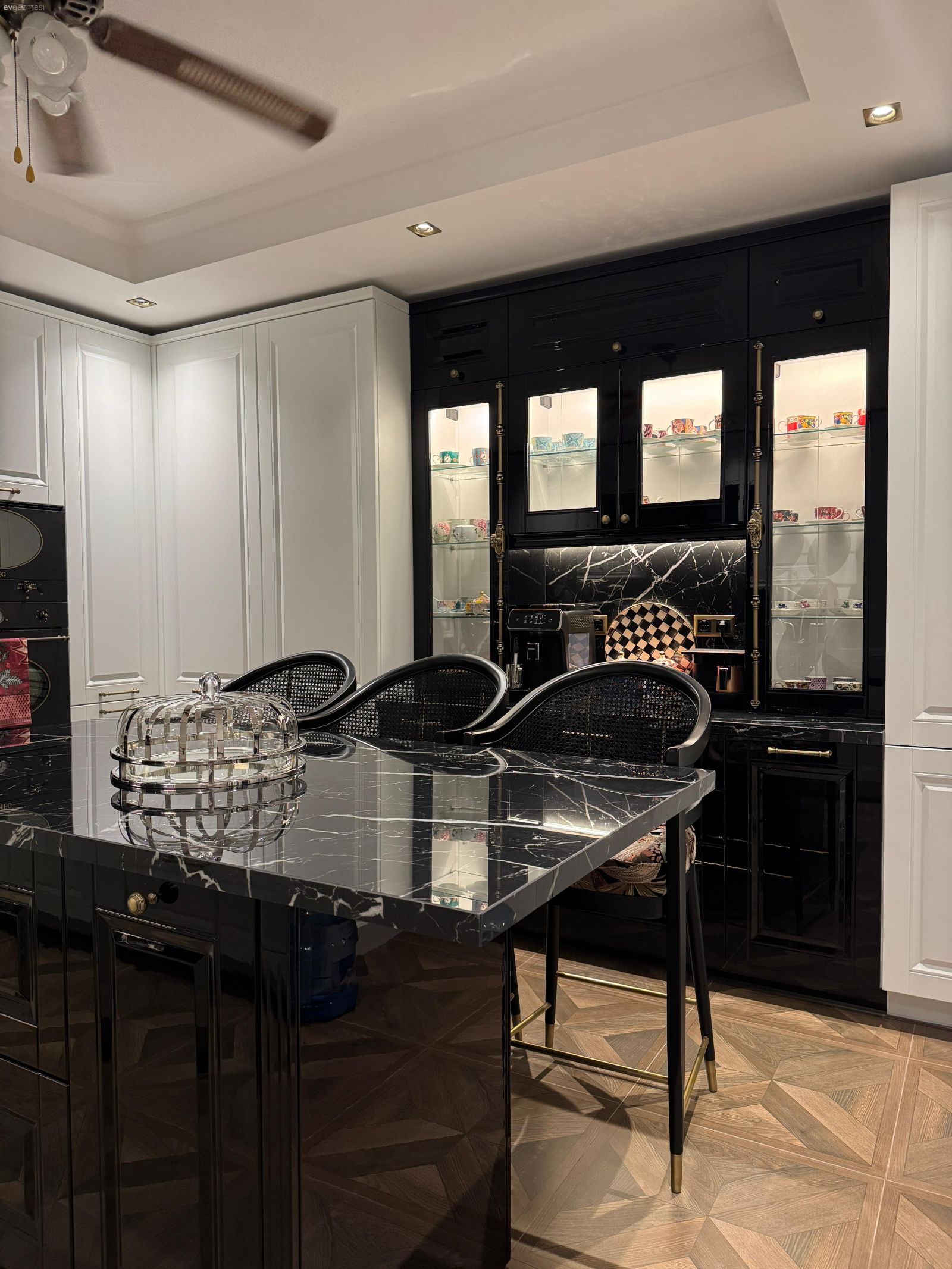 İddialı Tasarımlar ve Zamansızlık: İstanbul'dan Zarif Bir Ev