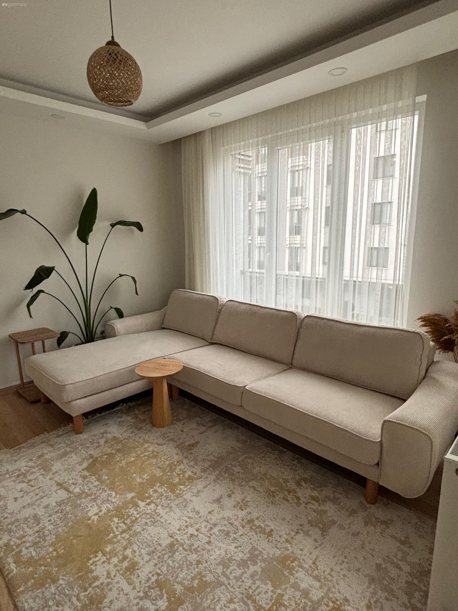 Bu İstanbul Evinde Rahatlığın Sembolü Köşe Koltuk