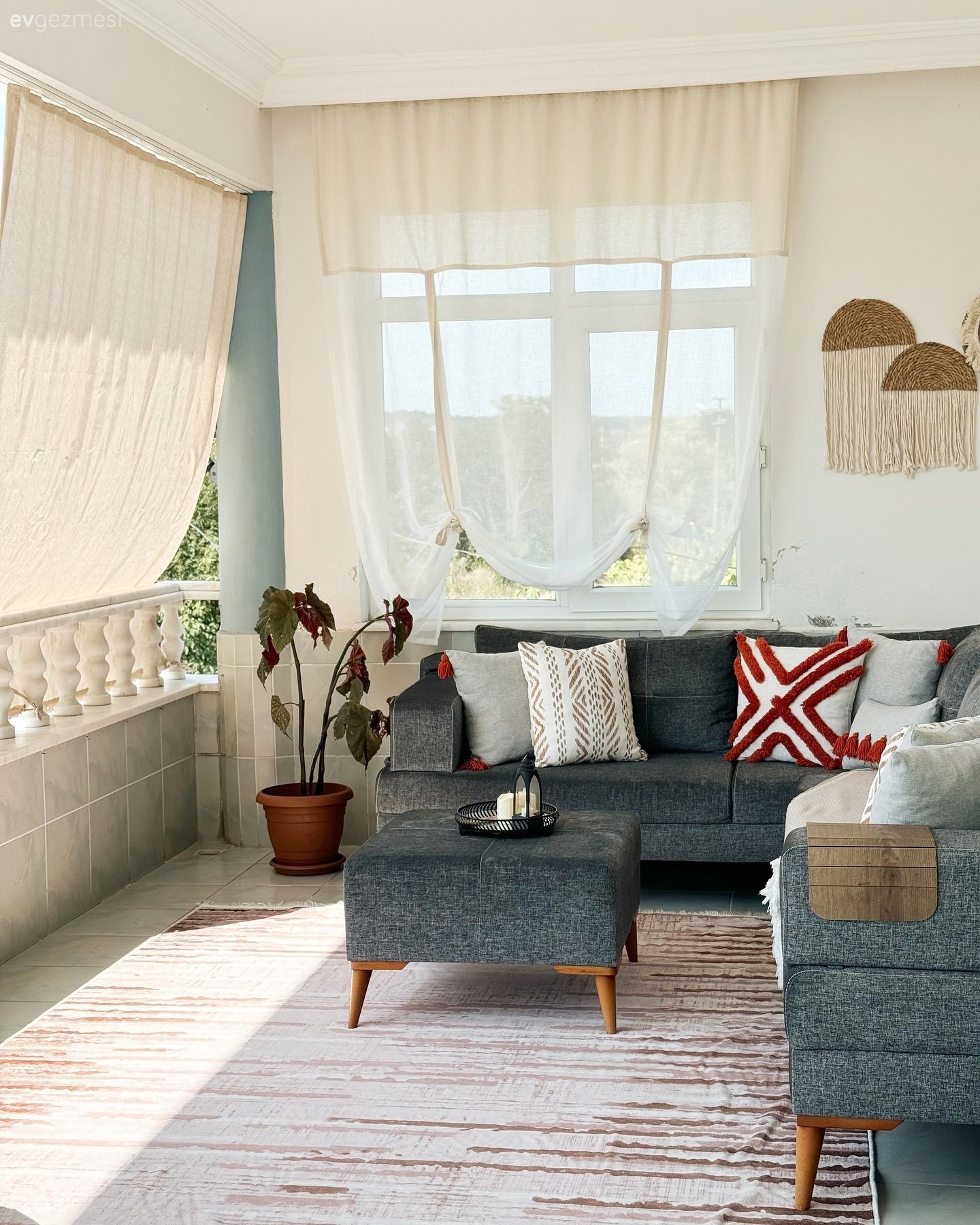 Samsun'daki Bu Geniş Balkon Evin İkinci Salonu Kıvamında!