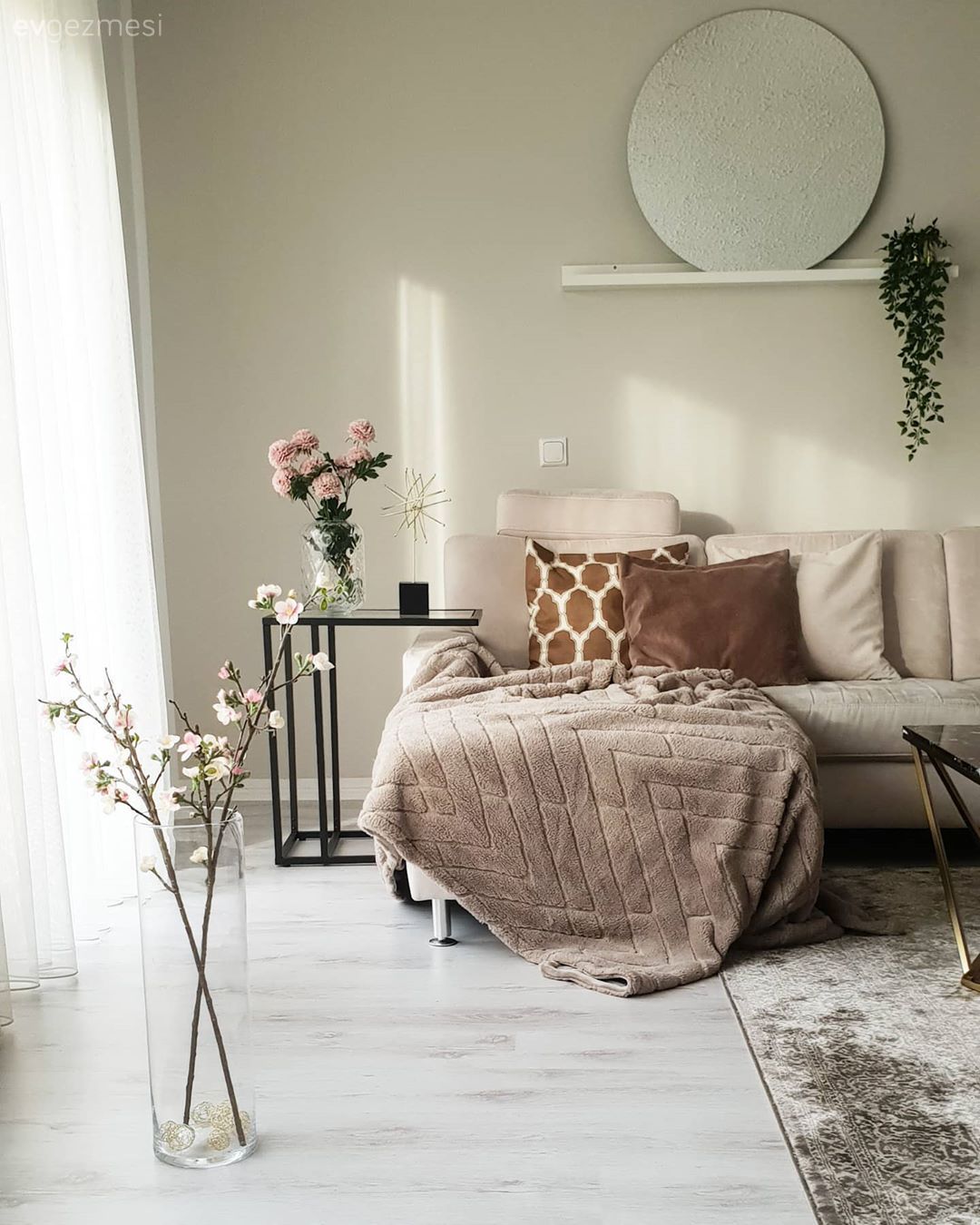 Ev Gezmesi: Keyifli Anlara Ev Sahipliği Yapan Bohem Bir Salon