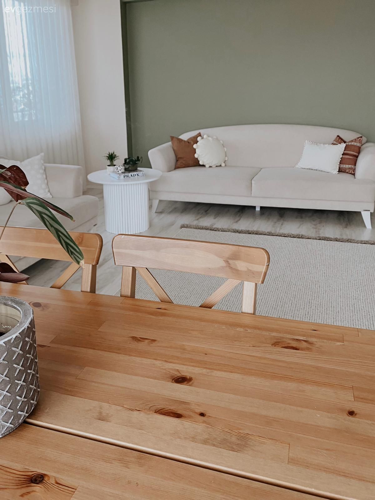 Bu Evde Beyazın Ferahlığı Sıcak Detaylarla Pekiştirilmiş!