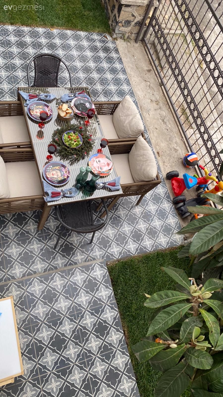 İzmir'deki Bu Yazlık Doğanın Nimetlerinden Fazlaca Yararlanmış!