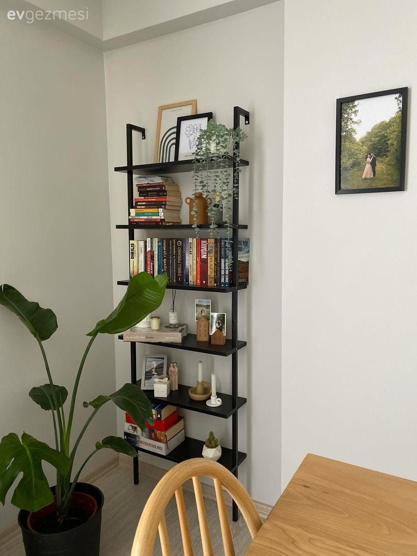 Bu Yalova Evinde Modern Mobilyalar Yeşil Duvarın Enerjisi ile Hareketlenmiş!