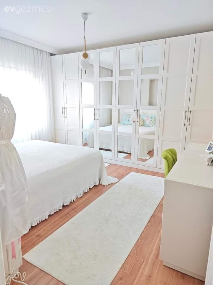 Yatak Odası, İskandinav, Country, Beyaz, Gardrop, Yatak örtüsü, Makyaj masası, Tül perde, Perde, Ayna kapaklı dolap, Ayna, Avize, Aydınlatma