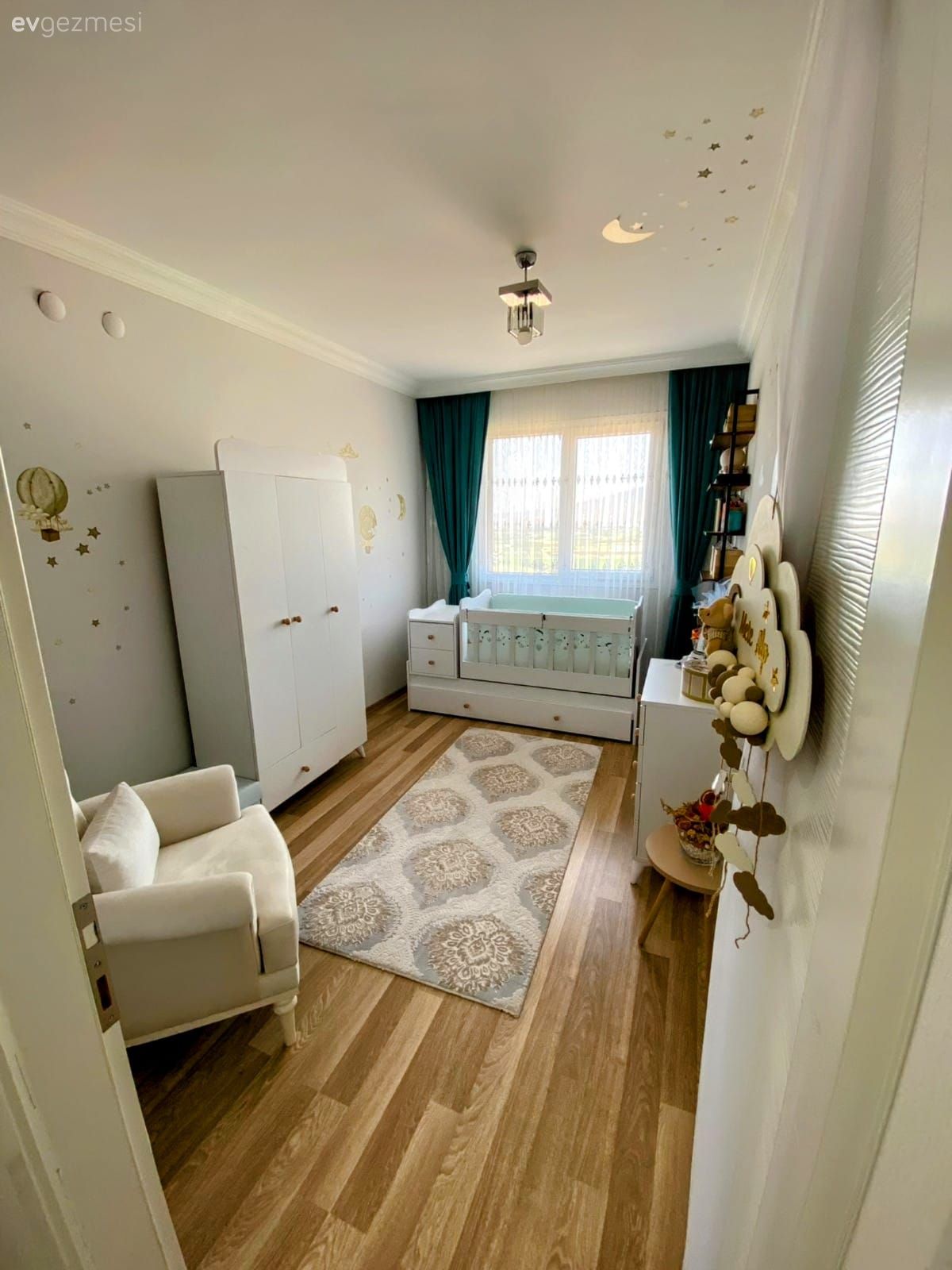 Açık Mutfaklı Bu Evde Hakim Tarz Country!