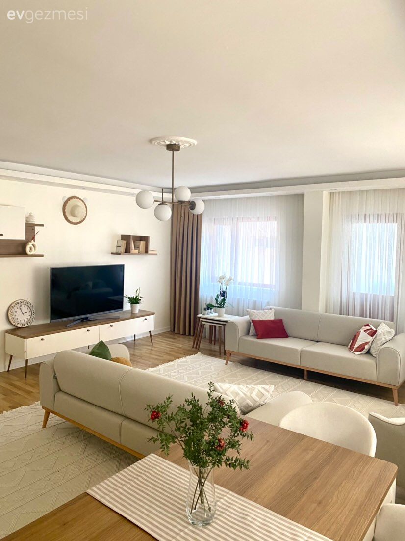 Salon, Modern, Krem, Bej, Beyaz, Koltuk takımı, Hardal, Ev Aksesuar, Halı, Salon halısı, Avize, Aydınlatma, Salon avizesi, Fon perde, Perde, Tül perde, Ev bitkisi, Yeşil, Berjer, Tv ünitesi, Tv ünitesi aksesuarları, Kırlent, Ev tekstili