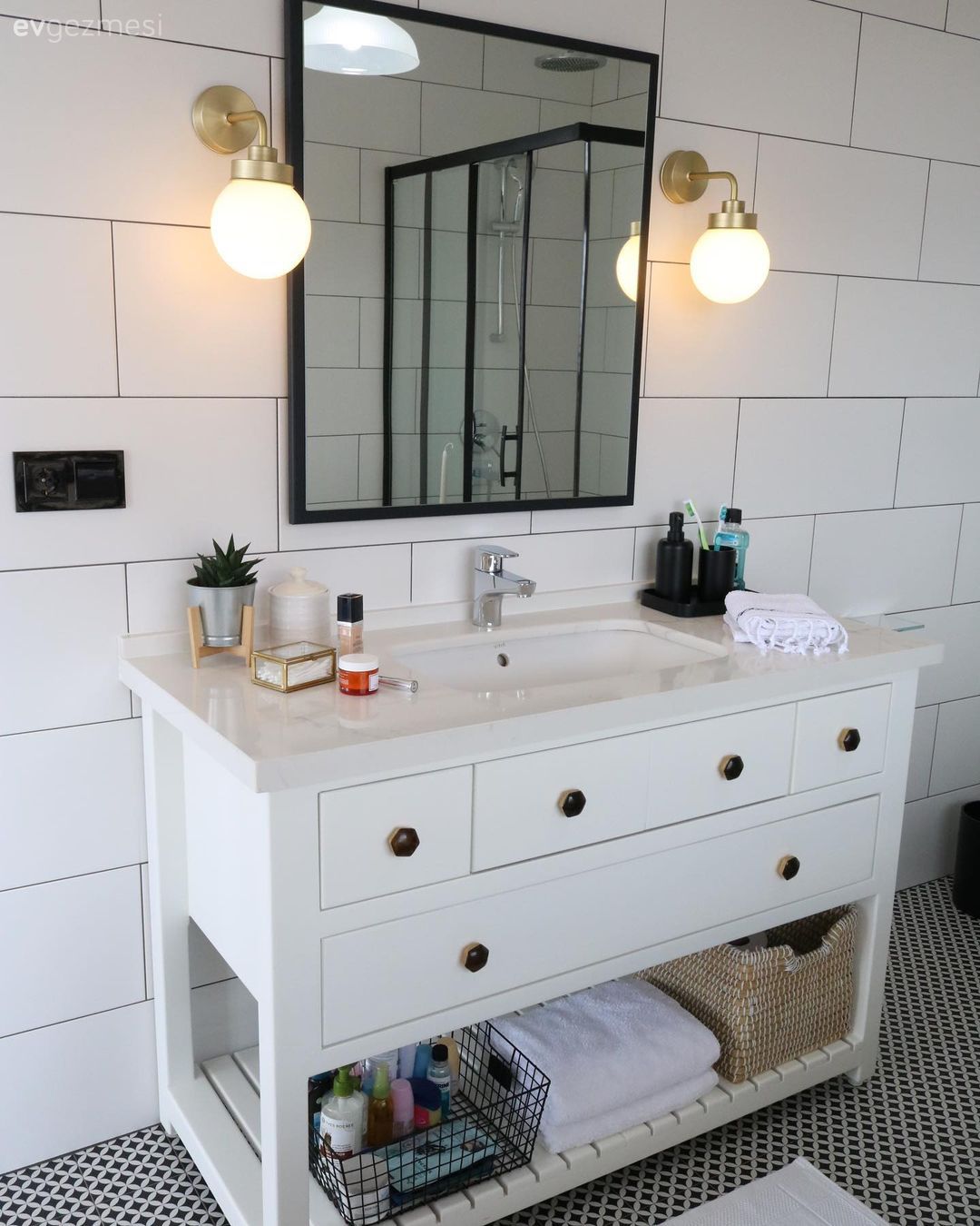 Banyo Dolabı Modelleri: Farklı Çeşitler ve Popüler Tasarımlar