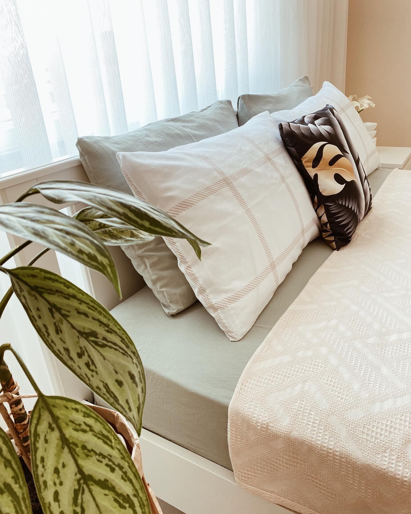 Yatak Odası, Beyaz, Gri, Tül perde, Perde, Yatak örtüsü