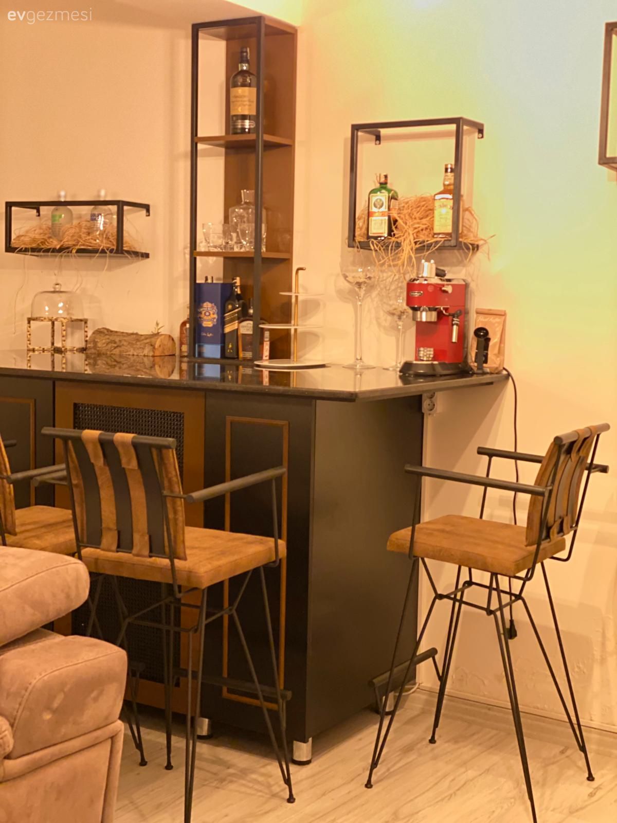 Bar masa & sandalyeleri, Siyah, Kahverengi, Vitrin, Duvar rafı, Duvar dekorasyonu, Sandalye