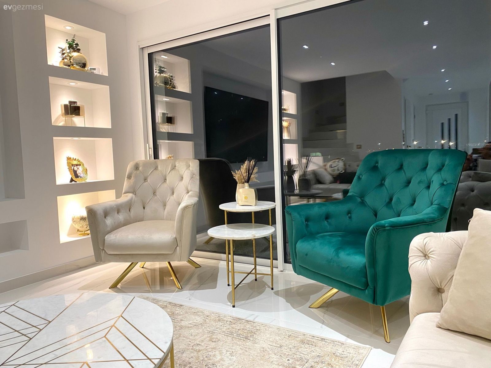 Tv ünitesi, Tv ünitesi aksesuarları, Ev Aksesuar, Led aydınlatma, Aydınlatma, Beyaz, Berjer, Zümrüt yeşili, Yan sehpa, Sehpa, Orta sehpa