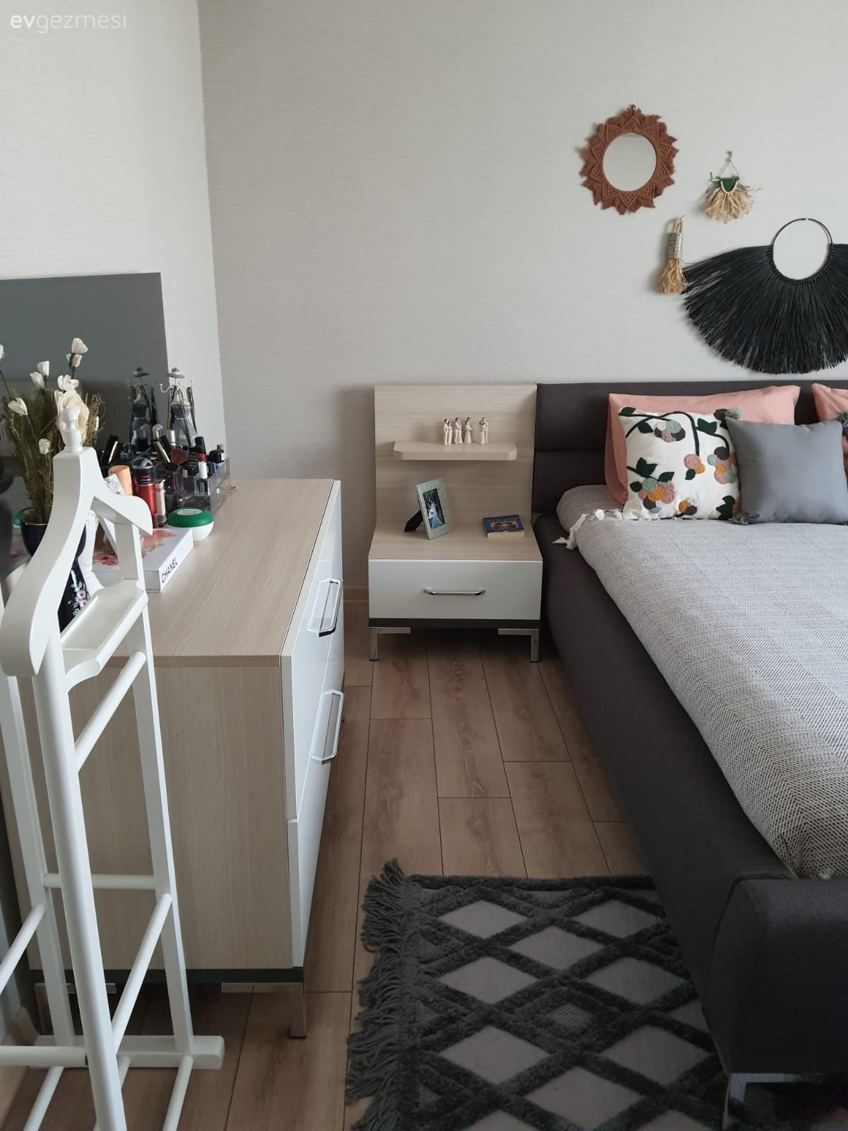 Bu  Ankara Evinde Pastel Tonlar Ahşaplarla Sıcaklık Kazanmış