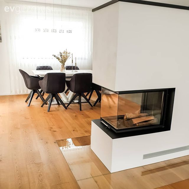 Salon, Şömine, Modern, Beyaz, Siyah, Sandalye, Yemek masası, Vazo, Ev Aksesuar, Pampas otu, Tül perde, Perde