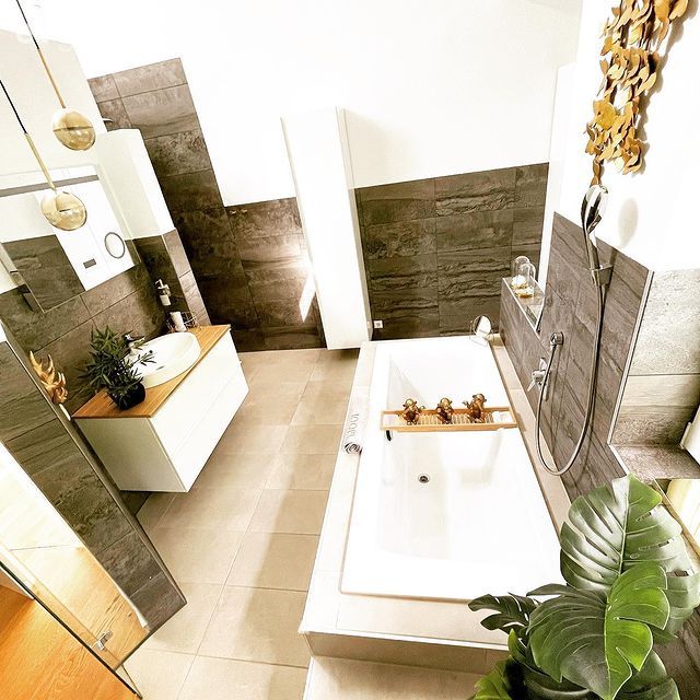 Banyo, Modern banyo, Beyaz, Gri, Banyo dolabı, Banyo aynası, Banyo aydınlatması, Banyo aksesuarları, Banyo seramikleri