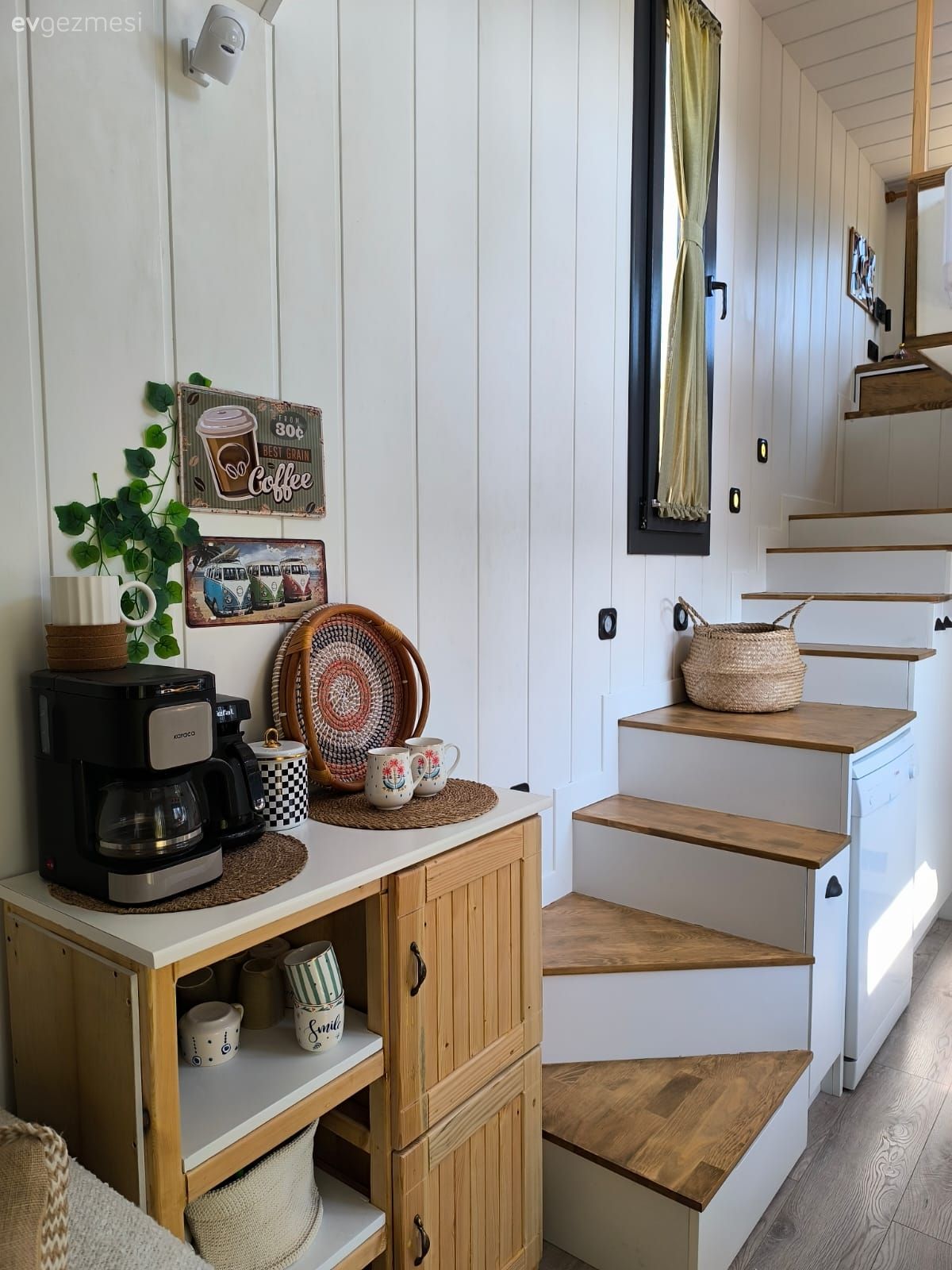Tiny house, Merdiven, Loft daire, Ahşap Mobilya, Beyaz, Dekoratif Objeler, Mutfak aksesuarları, Mutfak, Parke, Avize, Aydınlatma