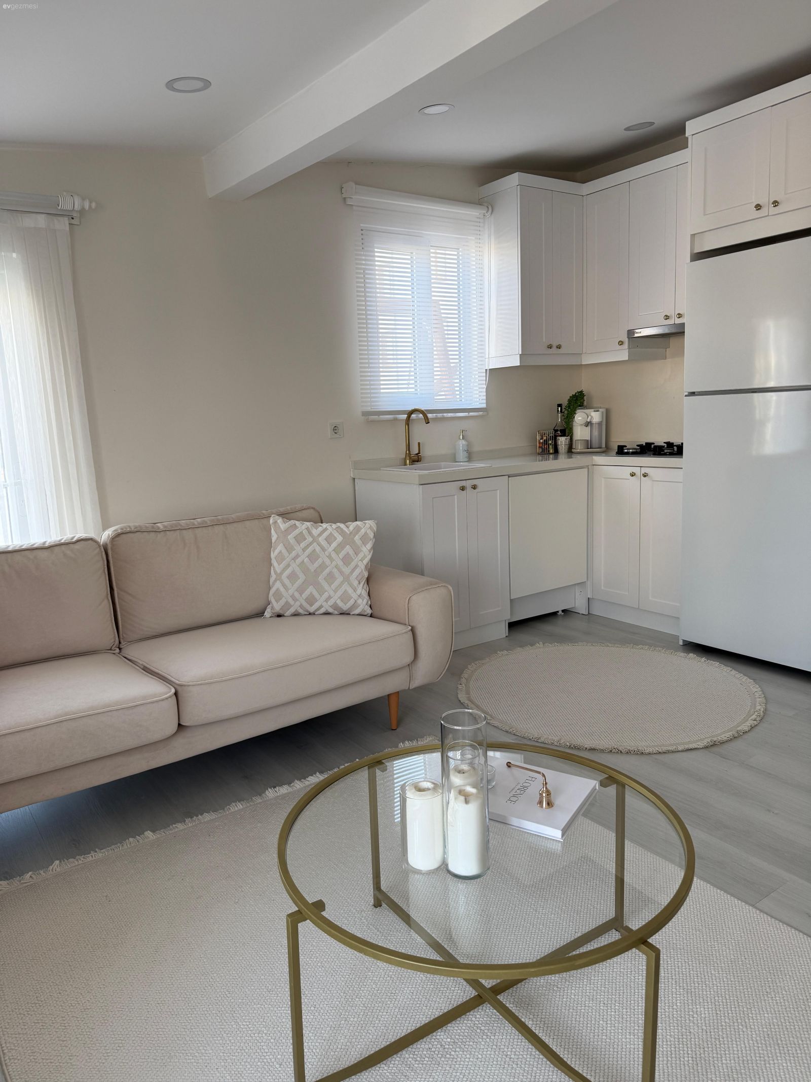 Bu İki Katlı Evde Modern Stil Çok Baskın