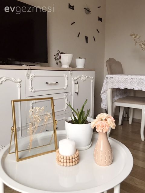 Beyaz, Orta sehpa, Sehpa, Vazo, Ev Aksesuar, Tv ünitesi, Tv ünitesi aksesuarları, Metal duvar aksesuarı, Sandalye, Yemek masası