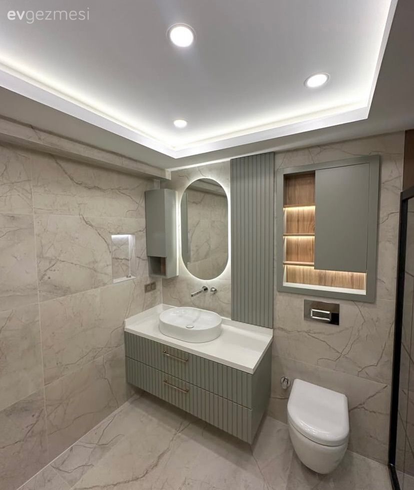 Modern Banyoda Farklı Amaçlara Hizmet Eden Dolaplar Var