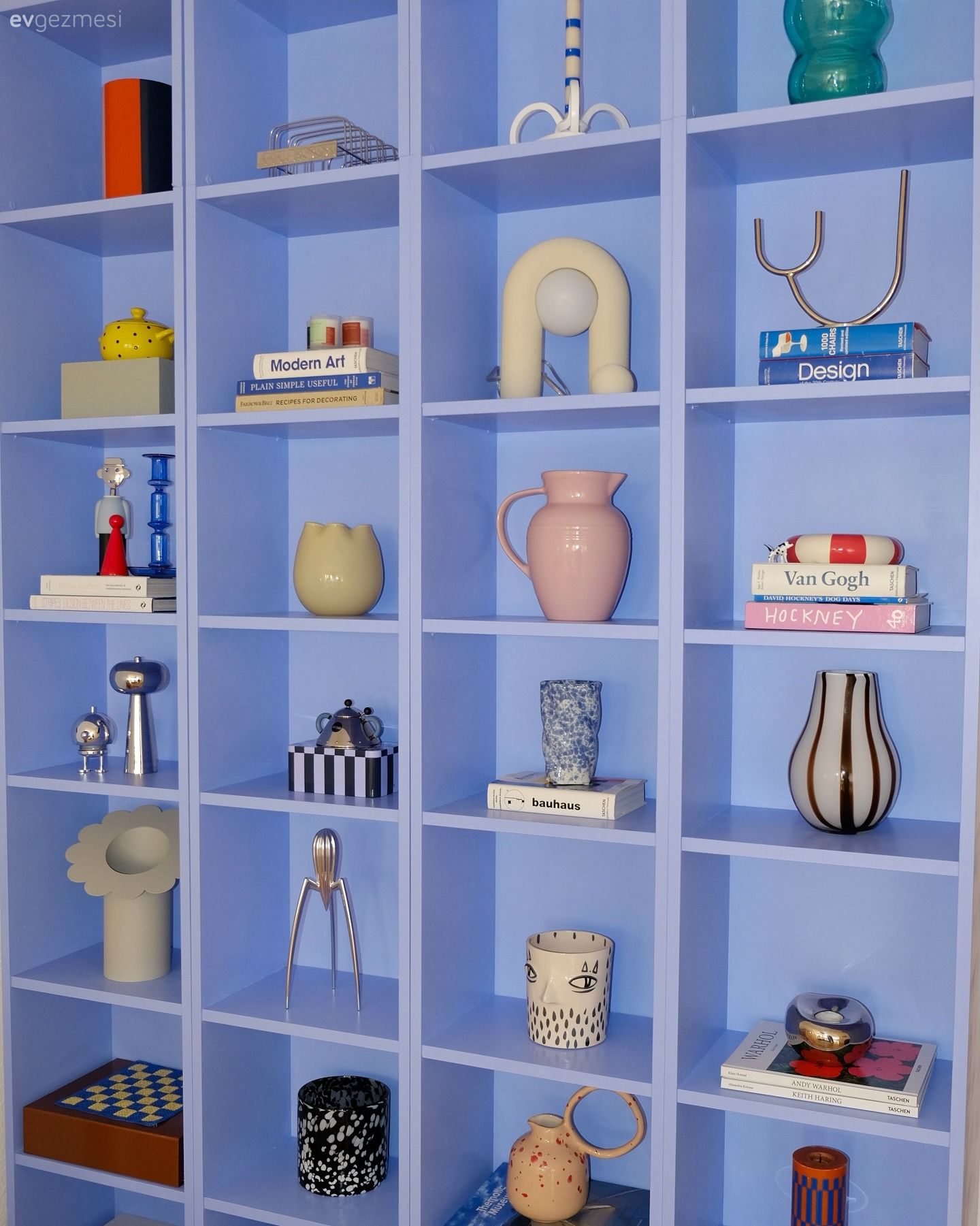 Monoton Renk Paletlerine Meydan Okuyan Neşeli Bir Dekor