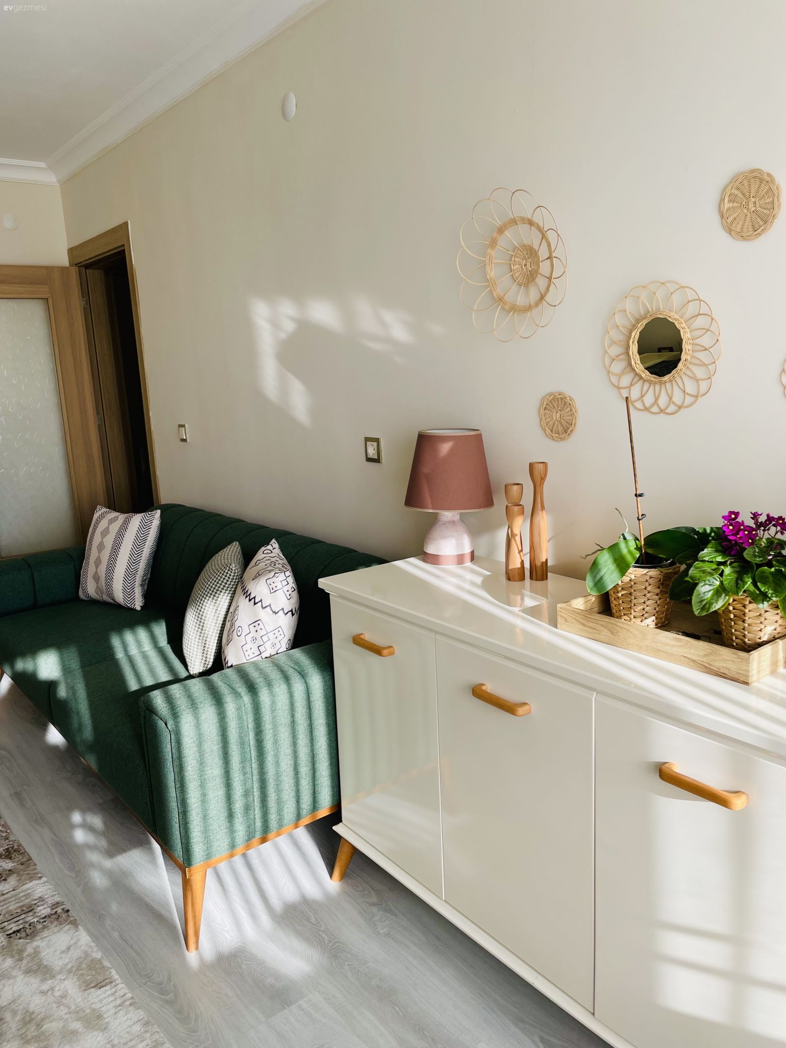 Bu Konya Evinde Balkondan Salona Her Yer Pek Neşeli!