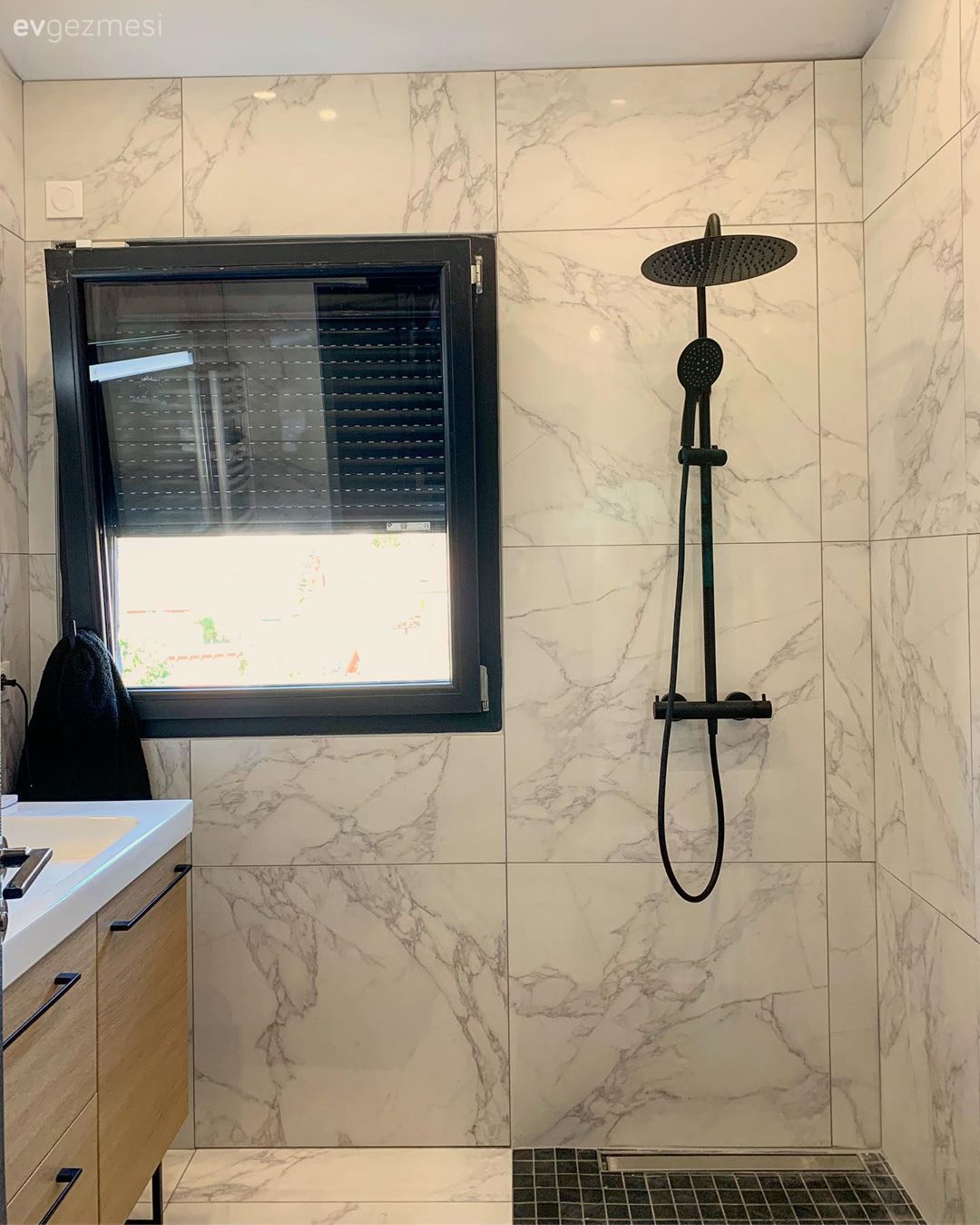 Banyo, Kahverengi, Beyaz, Banyo seramikleri, Banyo dolabı, Banyo aynası