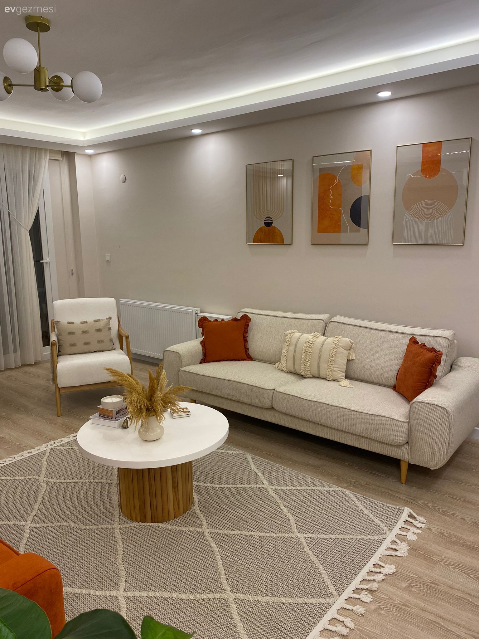 Bu Ayvalık Evindeki Yüksek Enerjinin Kaynağı Turuncu