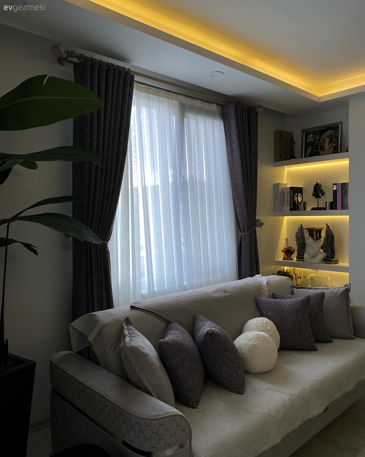 İstanbul'daki İki Katlı Bu Evde Duvarlar Odak Noktası!