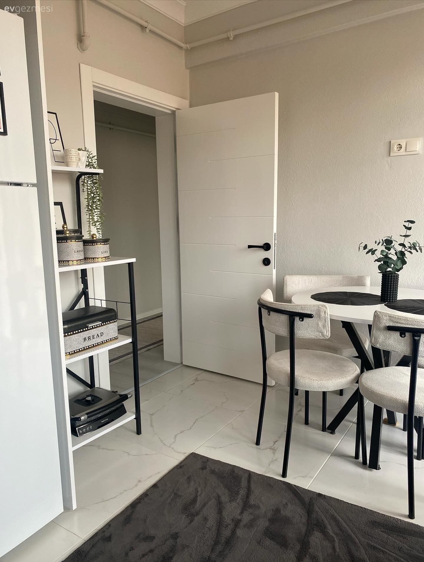 Mutfak, Modern, Beyaz, Siyah, Mutfak sandalyesi, Mutfak masası, Mutfak halısı, Mutfak aksesuarları