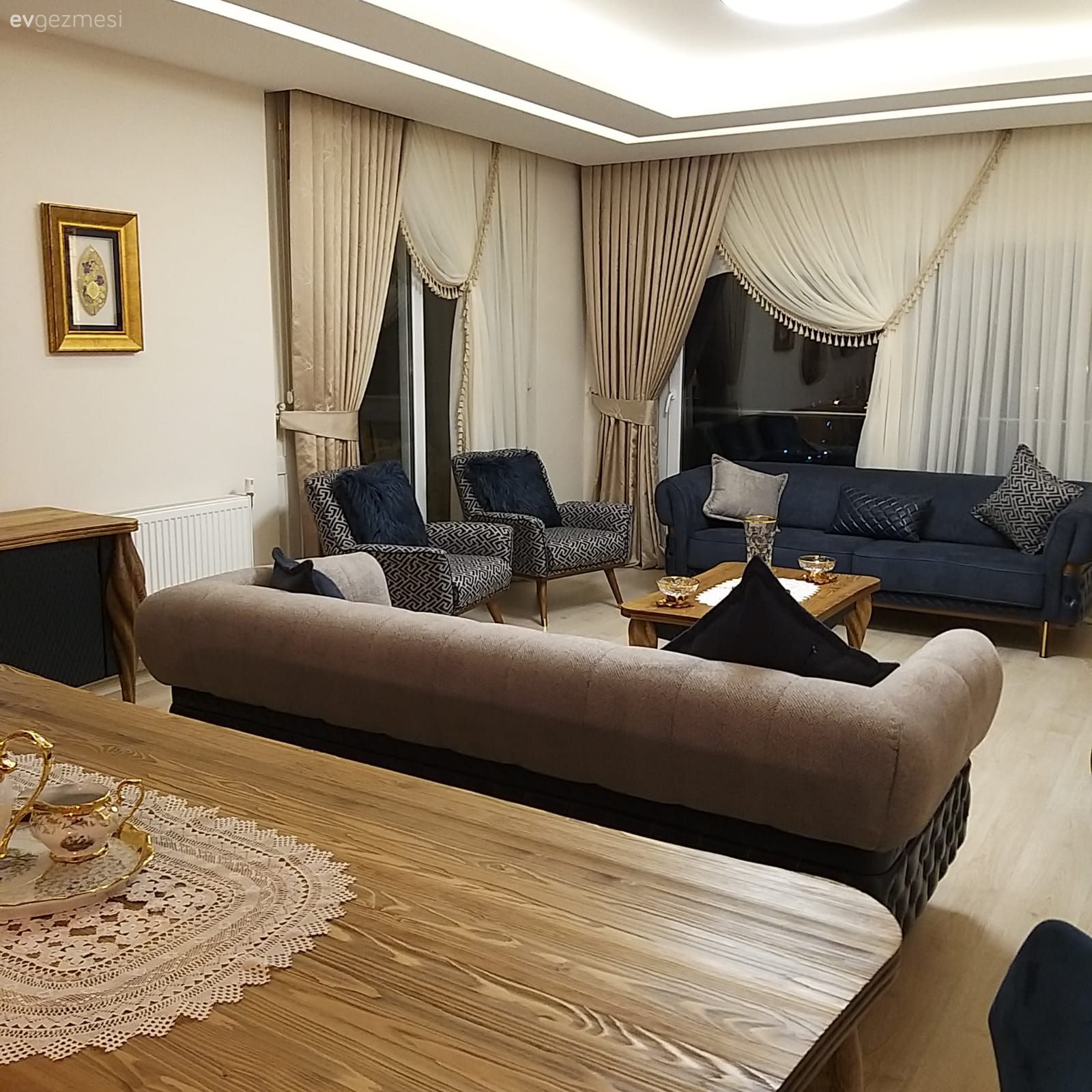 Bu Salonun Her Yerine Ahşabın Sıcaklığı Sinmiş