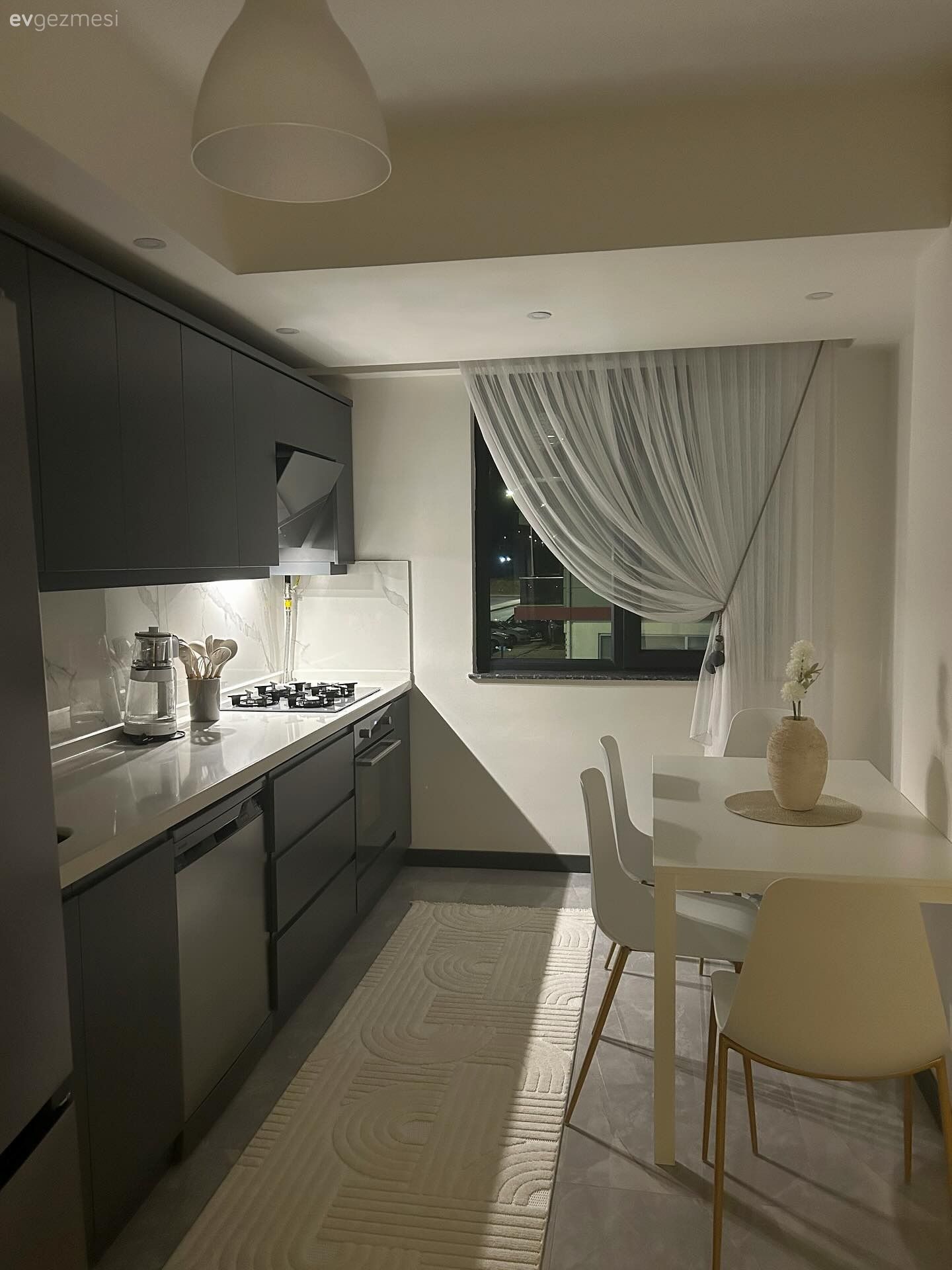 Bu Çanakkale Evi Modern ve Minimalizmin Karışımı