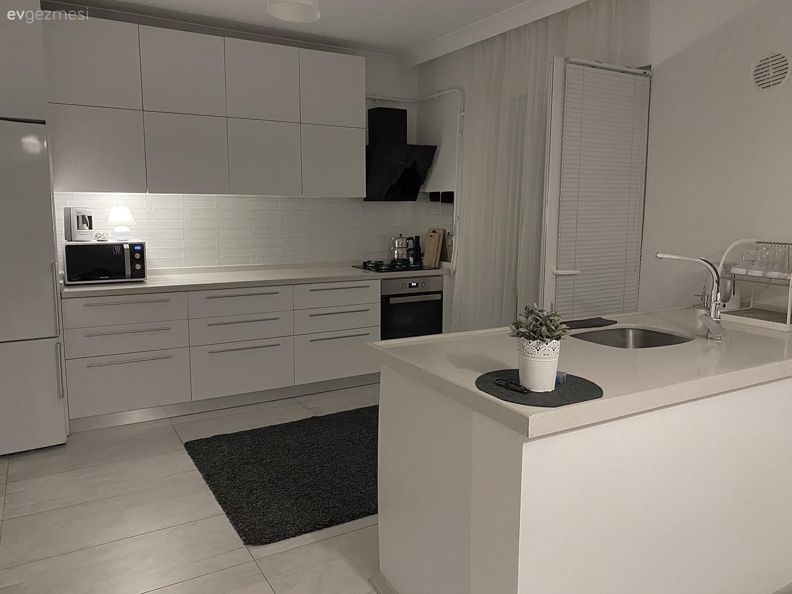 Mutfak, Modern mutfak, Beyaz mutfak, Ada mutfak, Mutfak halısı, Mutfak tezgahı, Mutfak tezgah arası, Davlumbaz, Ankastre