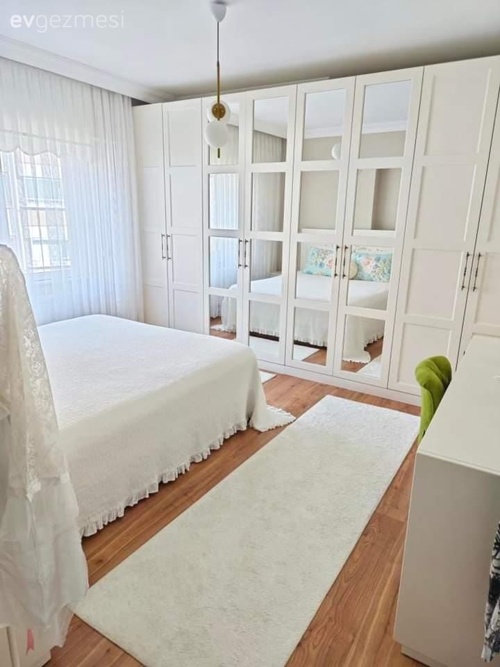 Yatak Odası, İskandinav, Country, Beyaz, Gardrop, Yatak örtüsü, Makyaj masası, Tül perde, Perde, Ayna kapaklı dolap, Ayna, Avize, Aydınlatma