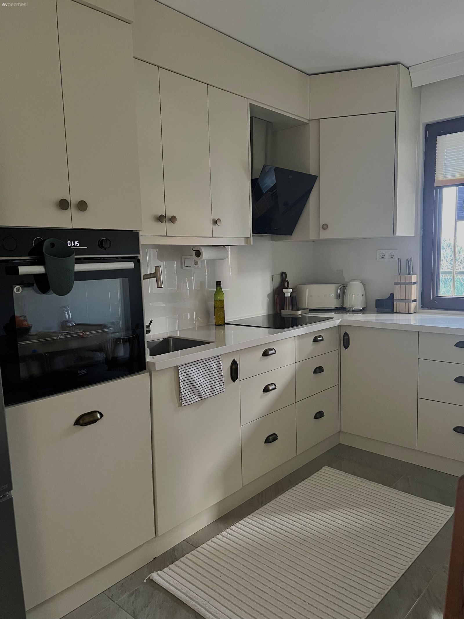 Bu Yalova Evi Dar Alanları Verimli Değerlendirmeye Öncelik Vermiş