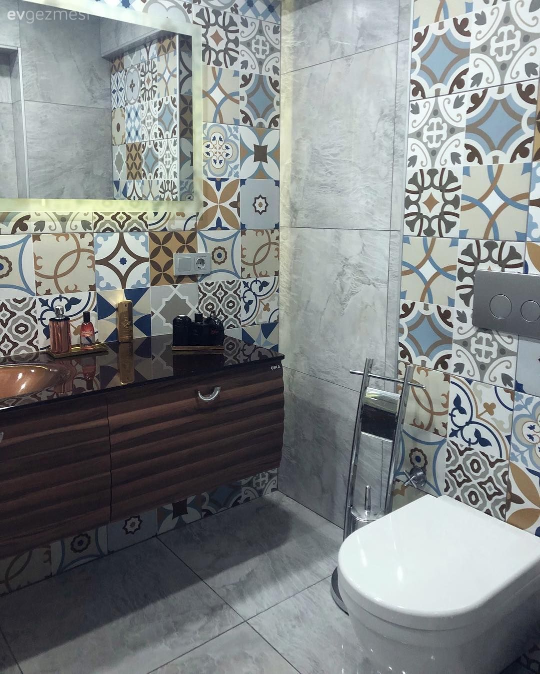 Banyo, Banyo seramikleri, Banyo dolabı, Banyo aynası, Mozaik seramik, Kahverengi, Beyaz, Mavi