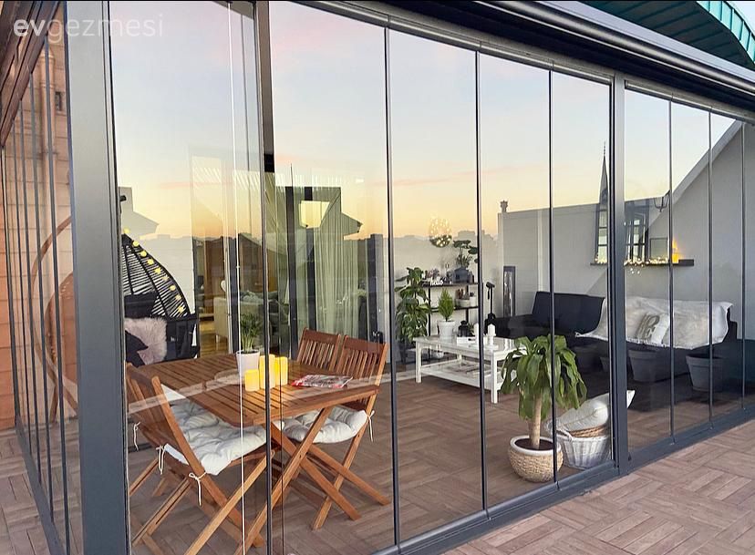 50 m2'lik Bu Kış Bahçesi 10. Katta Müstakil Ev Hissi Veriyor