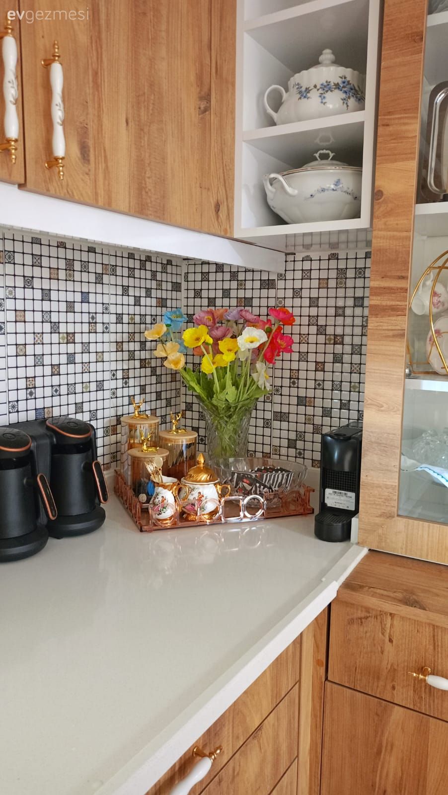 Mutfak, Rustik mutfak, Beyaz, Mutfak tezgahı, Mutfak tezgah arası, Mutfak aksesuarları, Mozaik seramik