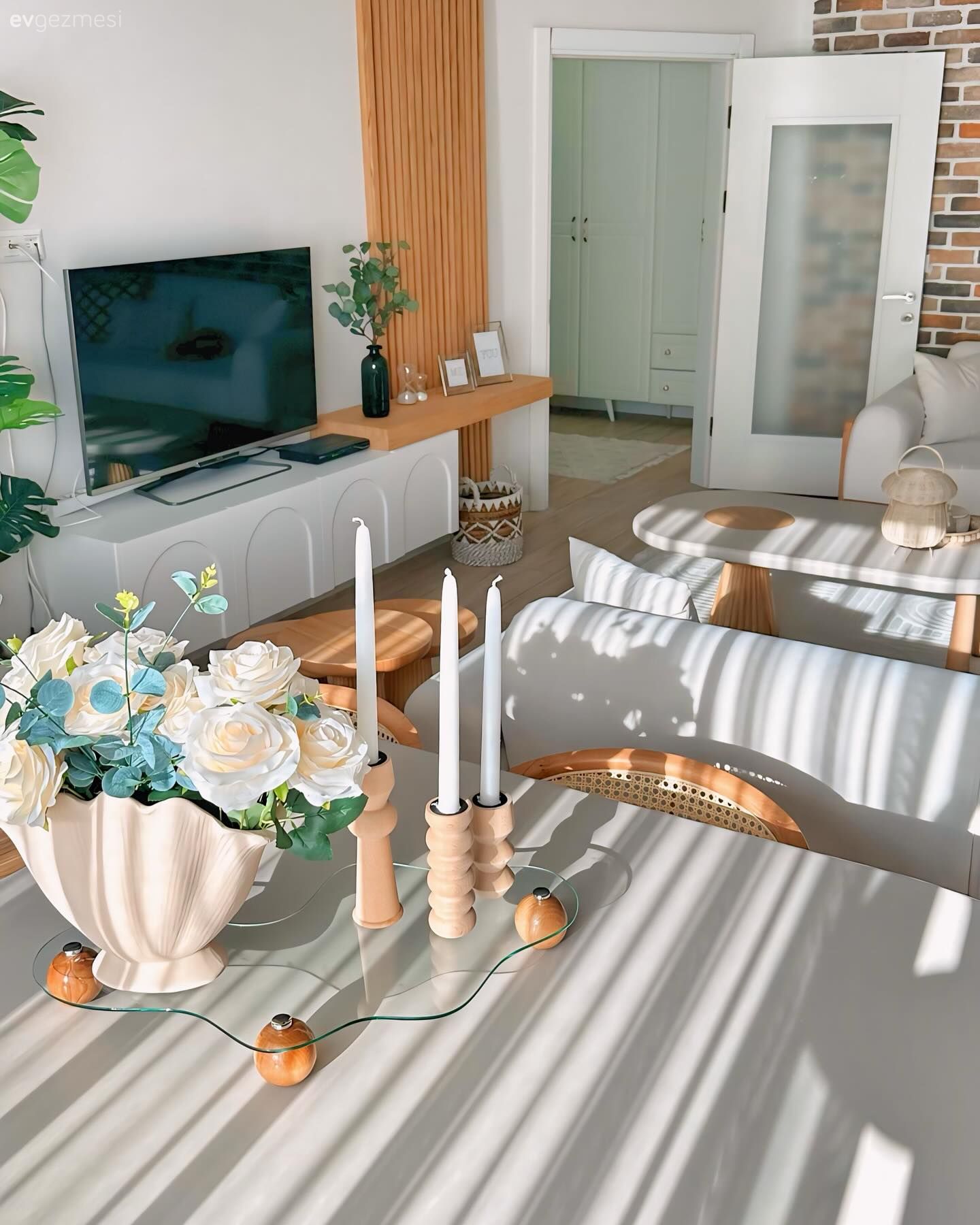 Tv ünitesi, Tv ünitesi aksesuarları, Ev Aksesuar, İskandinav, Beyaz, Bej, Koltuk takımı, Sandalye, Yemek masası, Dekoratif Objeler, Ev bitkisi