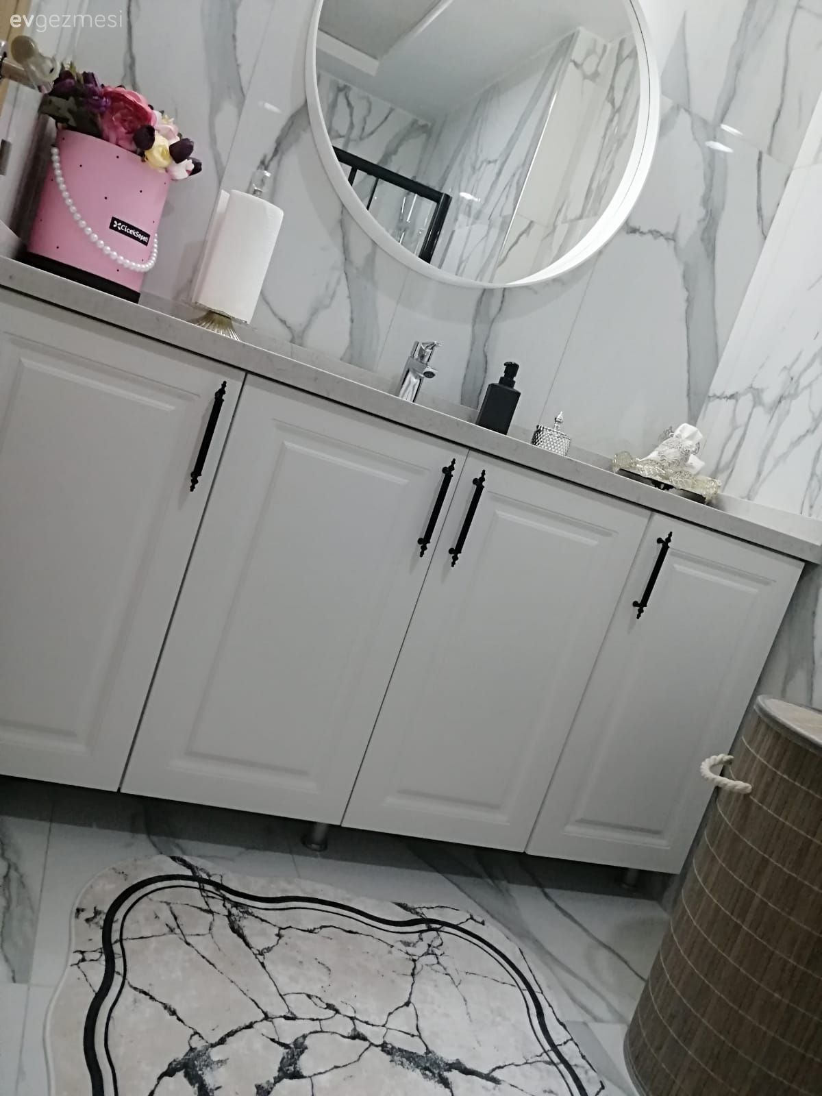 Banyo, Beyaz, Banyo dolabı, Banyo aynası, Banyo seramikleri, Banyo paspası