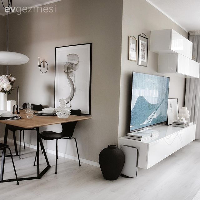 Krem duvar, Beyaz, Tv ünitesi, Tv ünitesi aksesuarları, Ev Aksesuar, Yemek masası, Sandalye, Tablo, Duvar dekorasyonu, Vazo, Avize, Aydınlatma, Yemek odası avizesi, Çerçeve