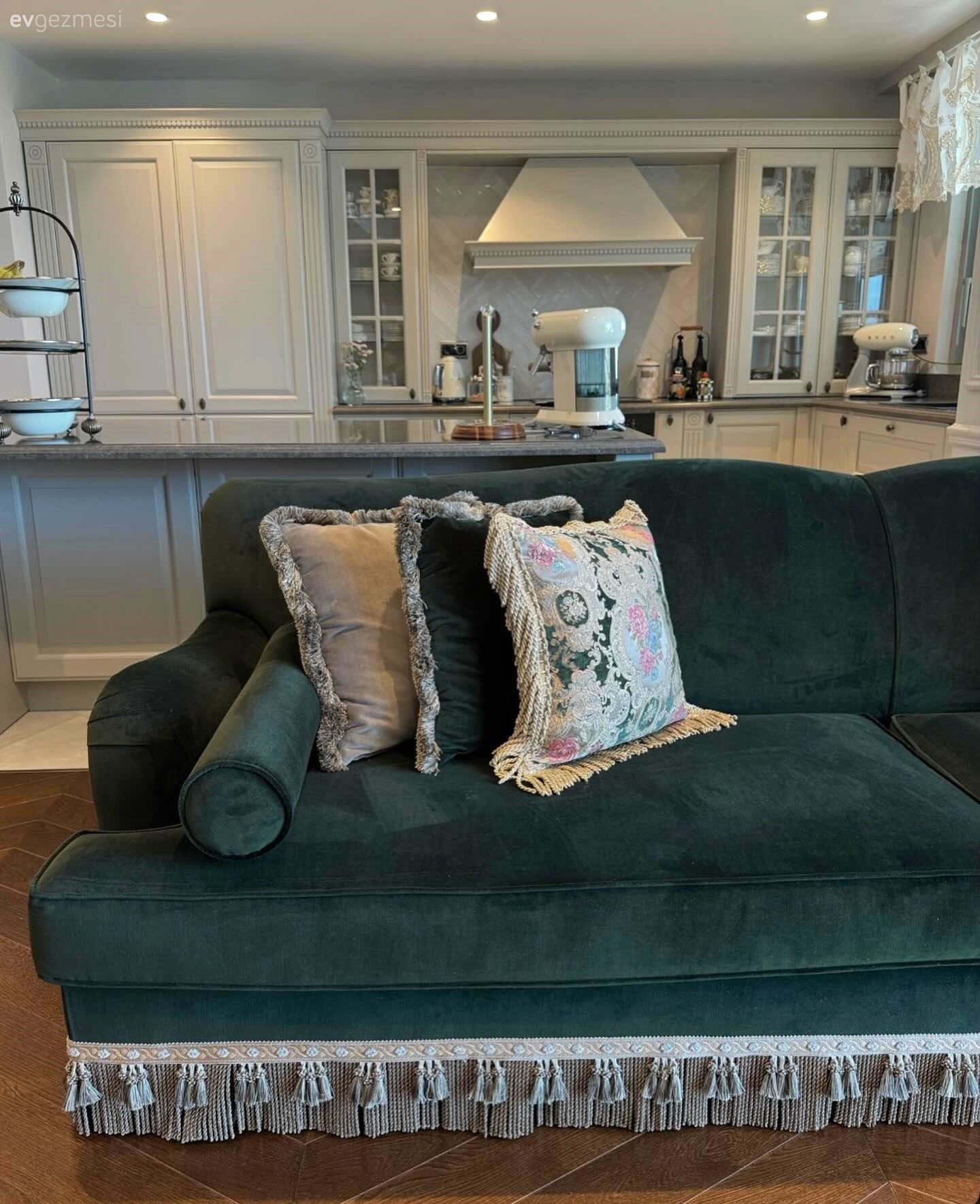 Bu Açık Konsept Ev Modern ve Geleneksel Uyumunun Zevkli Bir Örneği