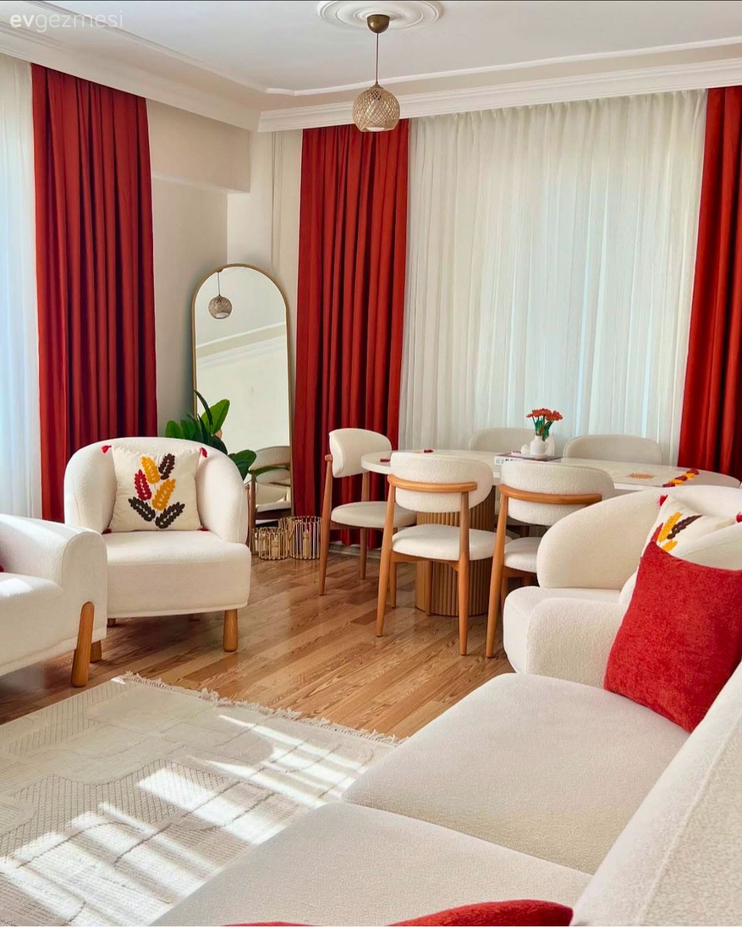 Salon, Modern, Krem, Bej, Turuncu, Beyaz, Koltuk takımı, Sandalye, Boy aynası, Ayna, Yemek Odası, Tül perde, Perde, Fon perde, Halı, Salon halısı, Kırlent, Ev tekstili, Berjer