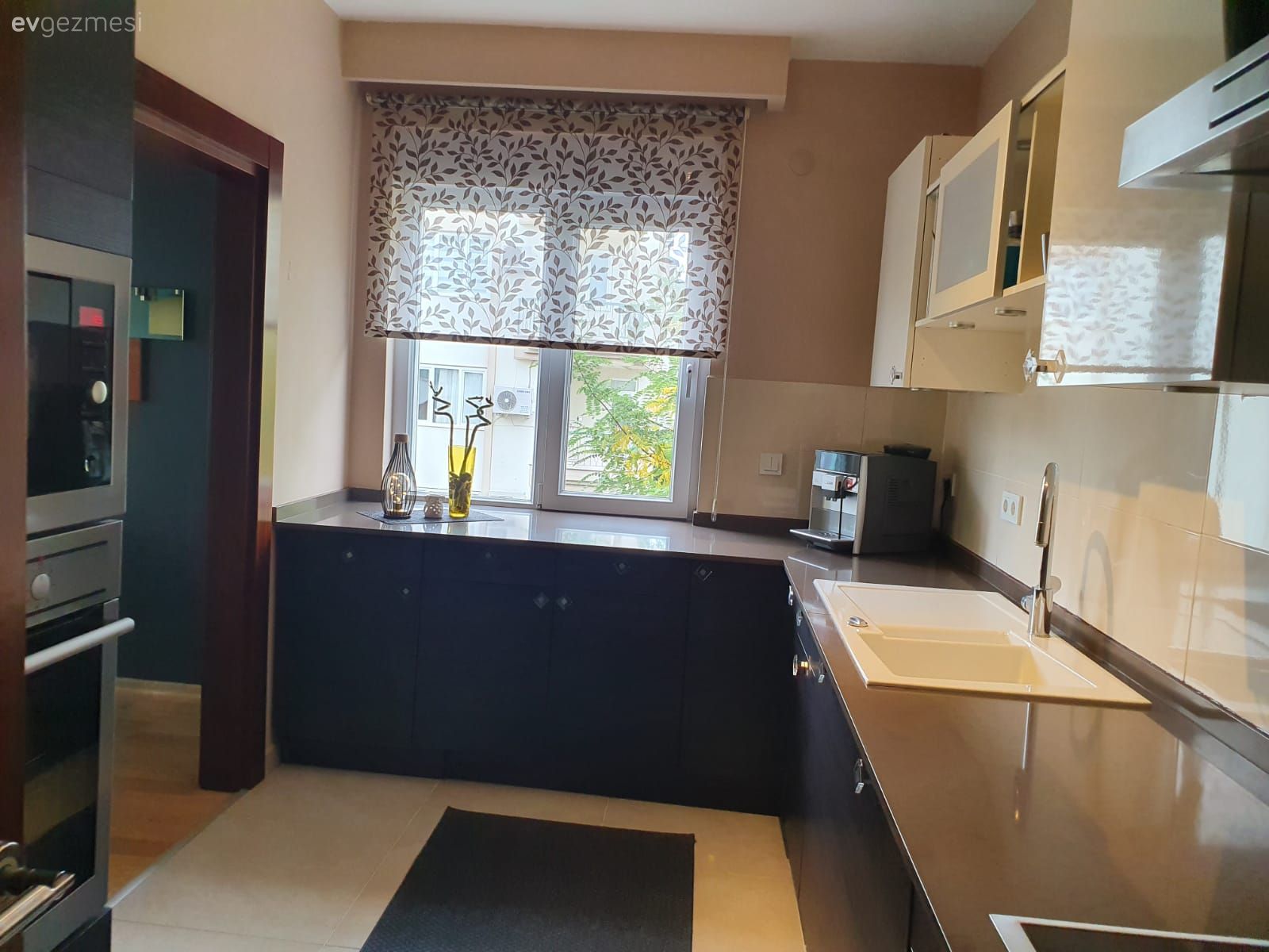 Mutfak, Antrasit  , Beyaz, L-tipi mutfak, Mutfak perdesi, Mutfak tezgahı, Mutfak tezgah arası, Mutfak halısı, Stor perde