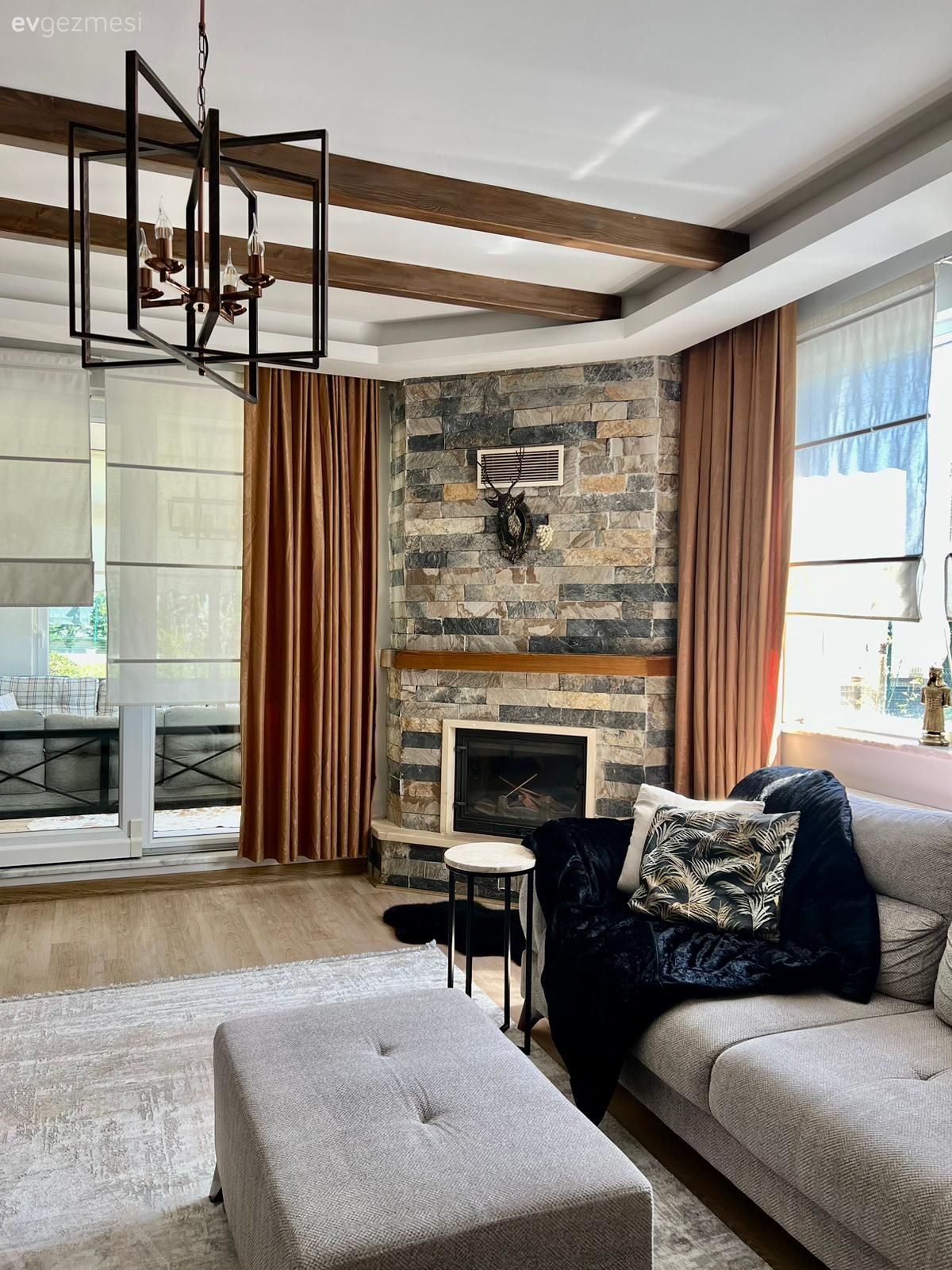 Müstakil Ev Modelleri: Grinin 50 Tonunu Barındıran Çiftlik Evi