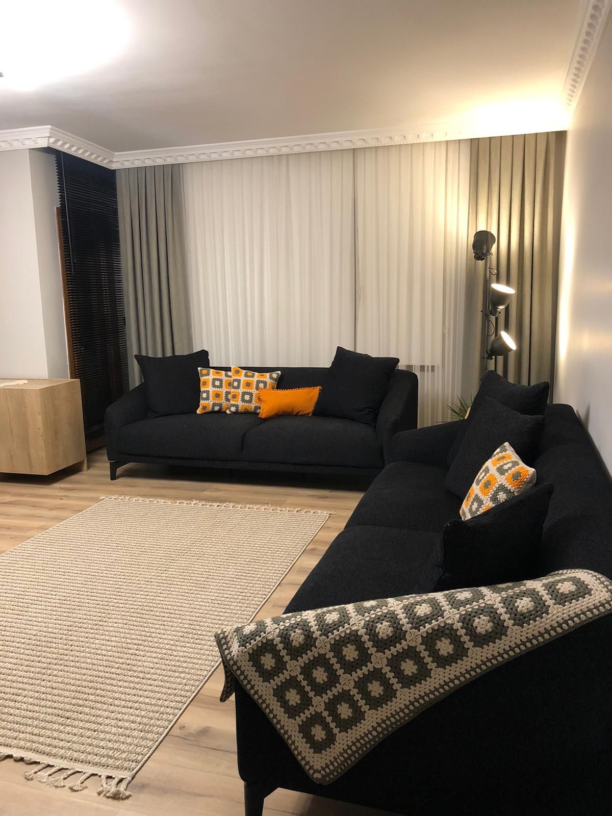 Salon, Siyah, Krem, Beyaz, Bej, Hardal, Koltuk takımı, Yemek masası, Bank, Sandalye, Konsol, Kırlent, Ev tekstili